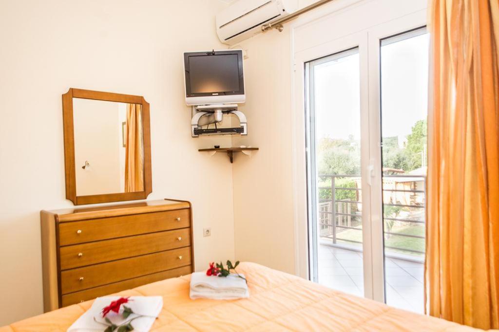 Cozy Flats In An Olive Grove By The Sandy Beach Kánalos エクステリア 写真