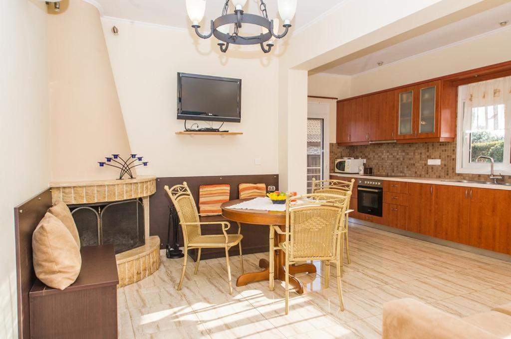 Cozy Flats In An Olive Grove By The Sandy Beach Kánalos エクステリア 写真